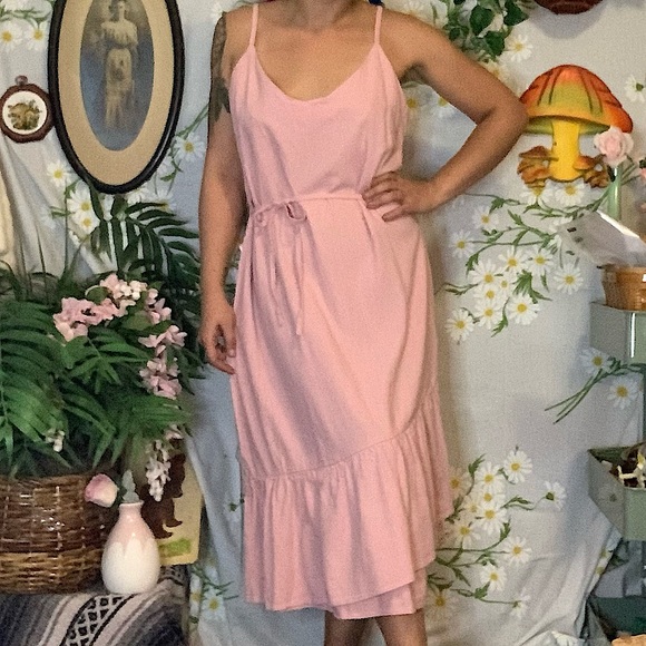 Vero Moda Dresses & Skirts - Vero moda pink linen ruffle hem strappy midi dress
